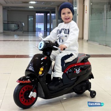 Детский электроскутер Honda Sundiro NS125 LA 12V черный